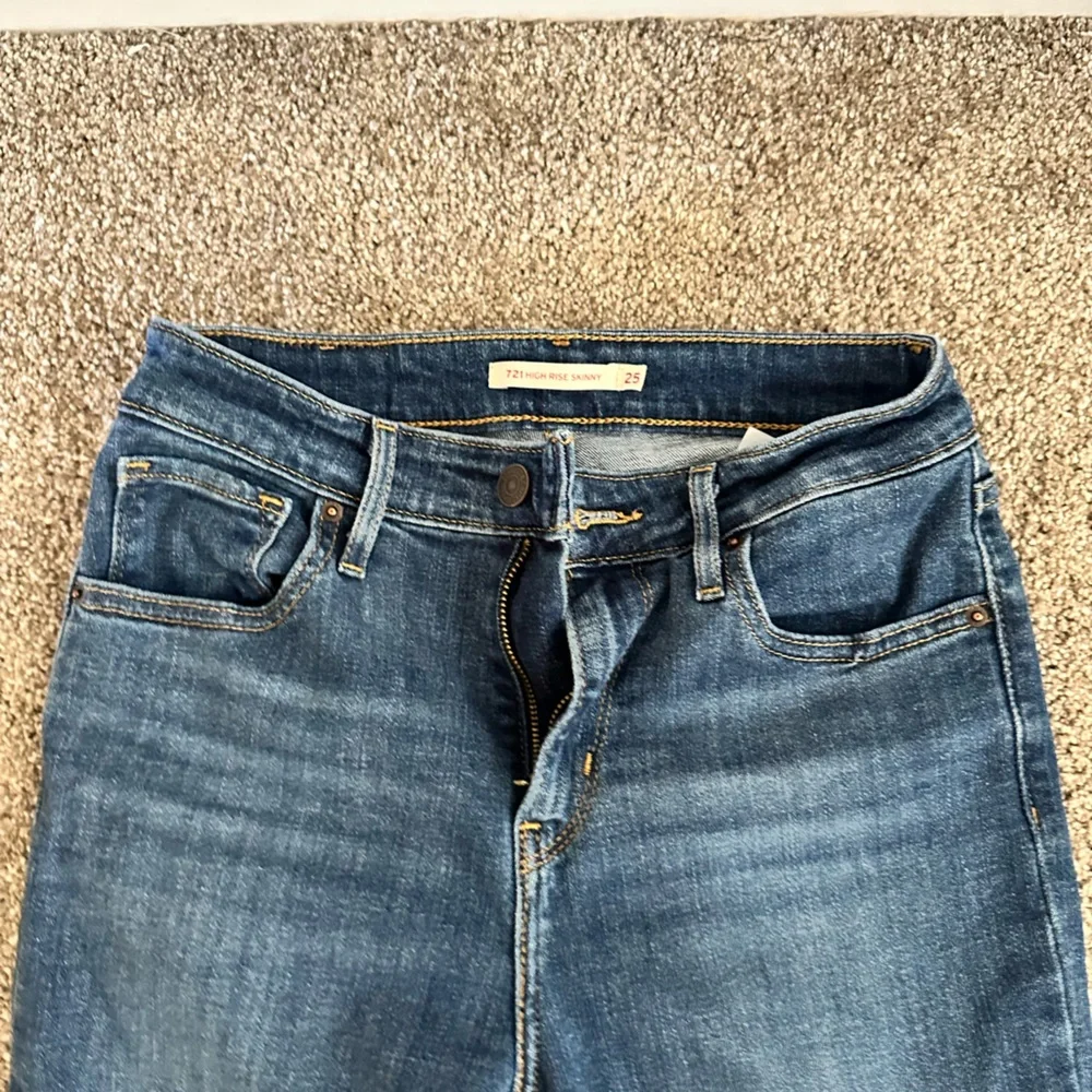 Levis High Rise Skinny - Picture 3 of 10
